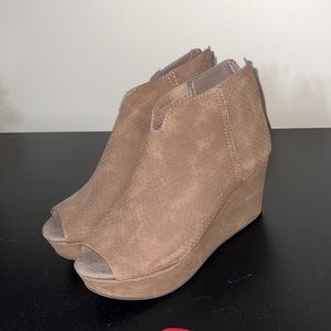 Pierre dumas, brown in color, only worn once. Size 8